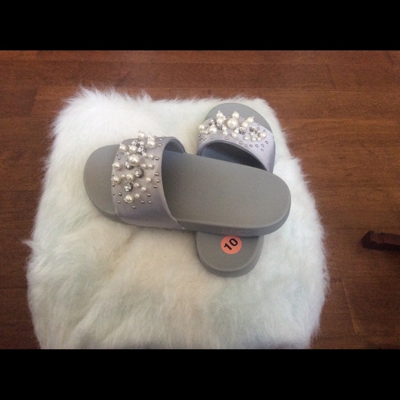 ♨️FINAL♨️Cute!! Bebe Comfort w/Pearls Crystals🎉 - Picture 2 of 7